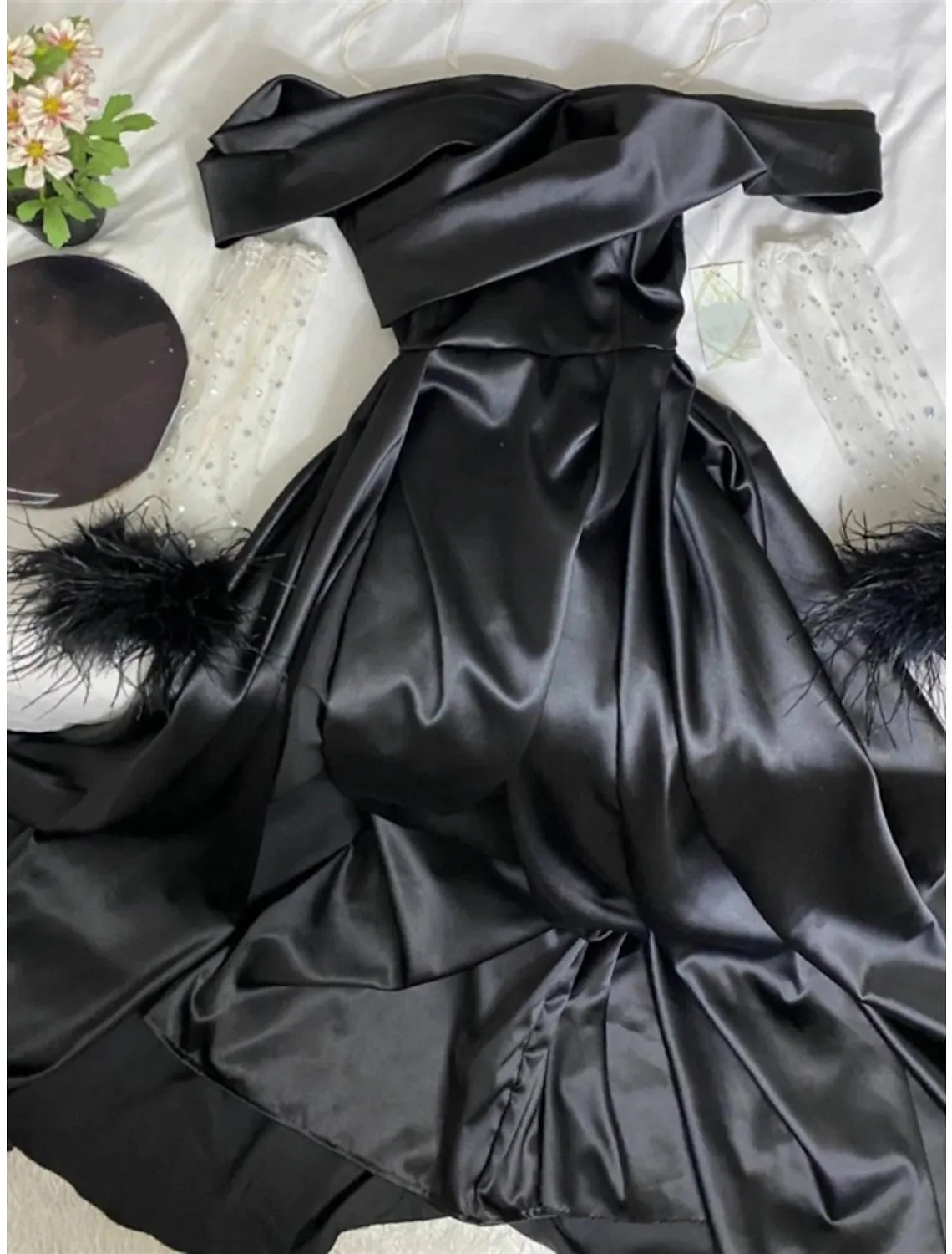 A-Line Evening Gown Elegant Dress Formal Black Dress Sweep / Brush Train Long Sleeve Off Shoulder Satin with Rhinestone Feather Pleats